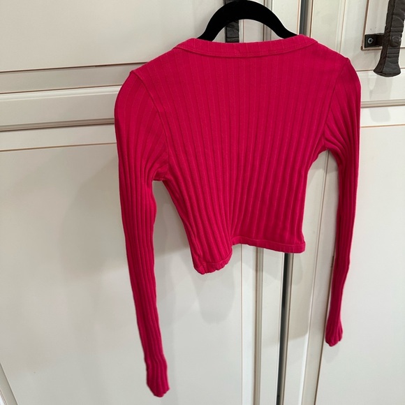 COTTON CITIZEN The Capri Crop Cardigan in Fuchsia (22) - Picture 3 of 6